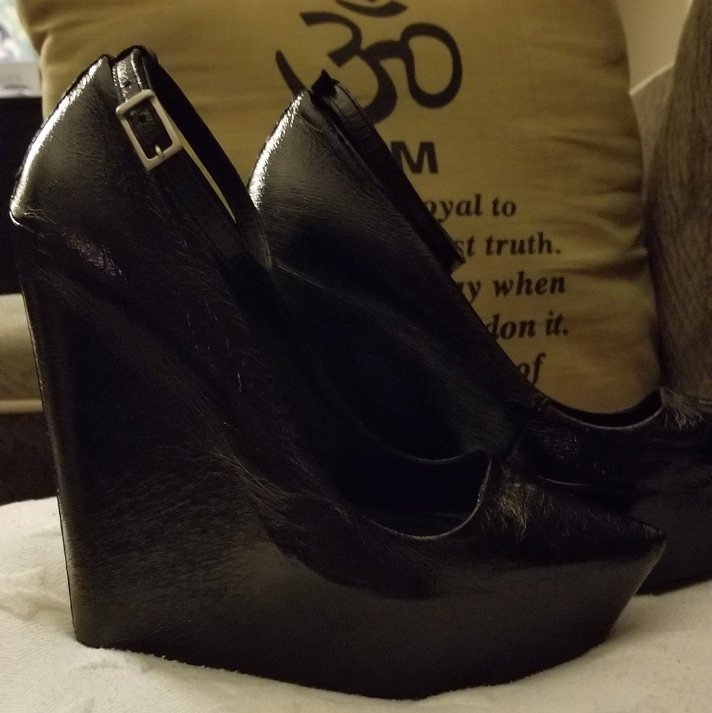 **SOLD**Theysken's Theory 🖤 - Picture 2 of 5